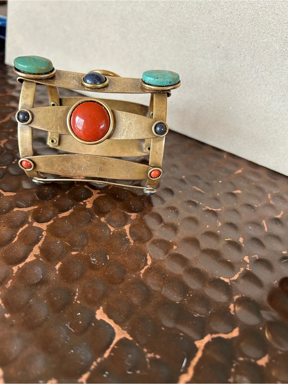 Jan Thomas 80s signed Stone Brass Cuff Bracelet in Turquoise, Coral and Lapis - Picture 10 of 11